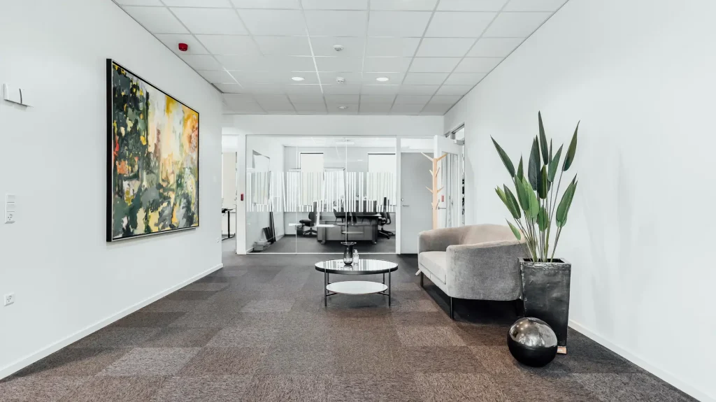 THE F1 OFFICE grønne omgivelser ved ejendommen