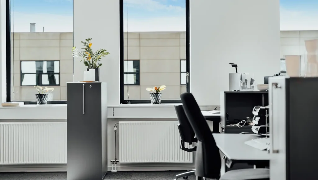 THE F1 OFFICE moderne kontormiljø